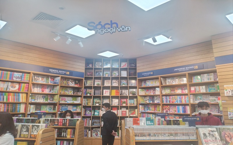 Tưng bừng khai trương nhà sách FAHASA Long Biên