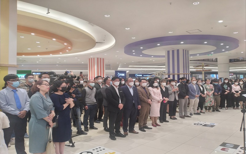 Tưng bừng khai trương nhà sách FAHASA Long Biên
