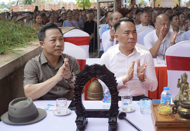 Tạp chí Tài nguyên và Môi đã trồng mới 636 cây xanh tại chùa Vạn Linh