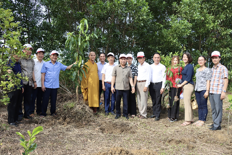 Tạp chí Tài nguyên và Môi trường phát động trồng cây tại chùa Vạn Linh, Thanh Hóa