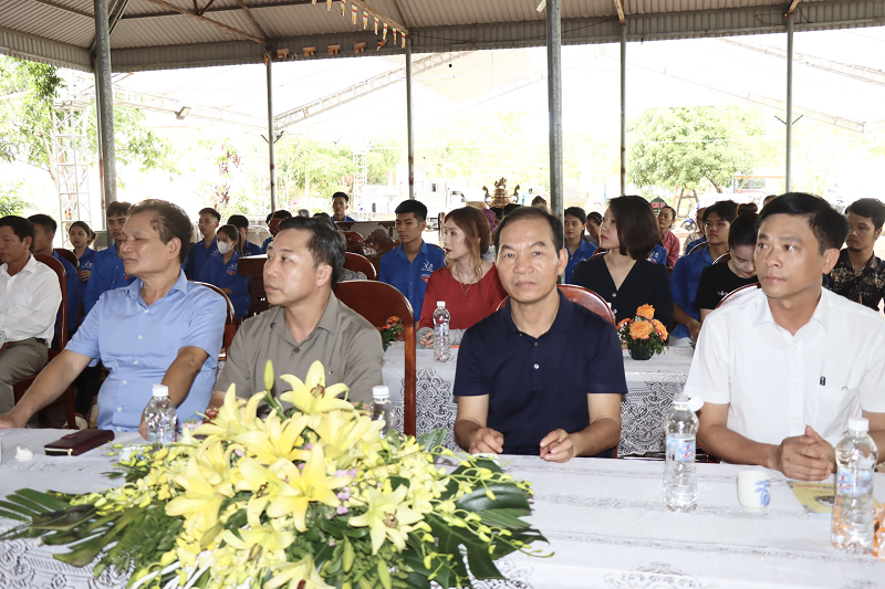 Tạp chí Tài nguyên và Môi đã trồng mới 636 cây xanh tại chùa Vạn Linh