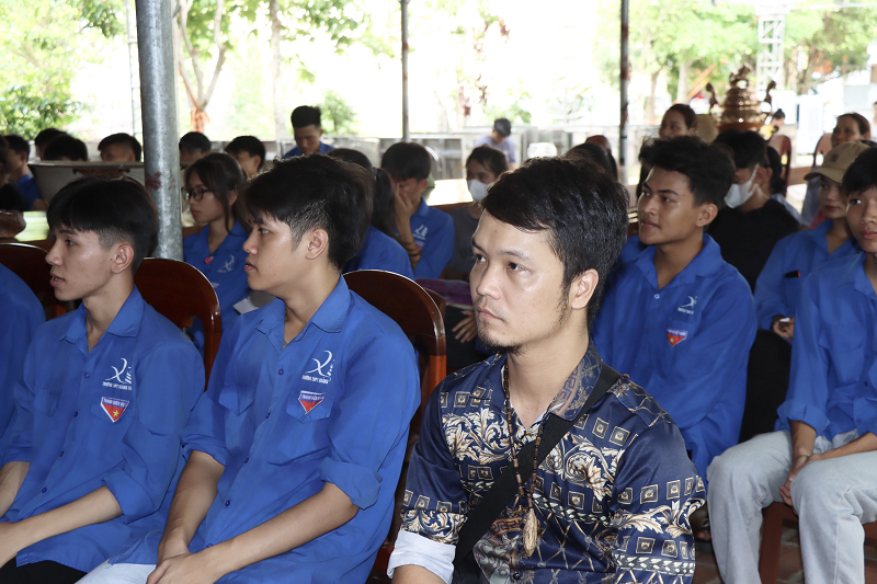 Tạp chí Tài nguyên và Môi đã trồng mới 636 cây xanh tại chùa Vạn Linh