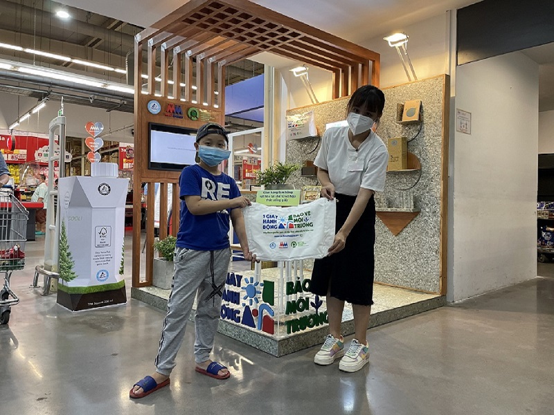 Tái khởi động chương trình thu gom vỏ hộp giấy tại các siêu thị Mega Market ở Hà Nội và TP. Hồ Chí Minh