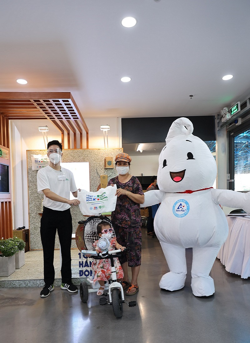 Tái khởi động chương trình thu gom vỏ hộp giấy tại các siêu thị Mega Market ở Hà Nội và TP. Hồ Chí Minh