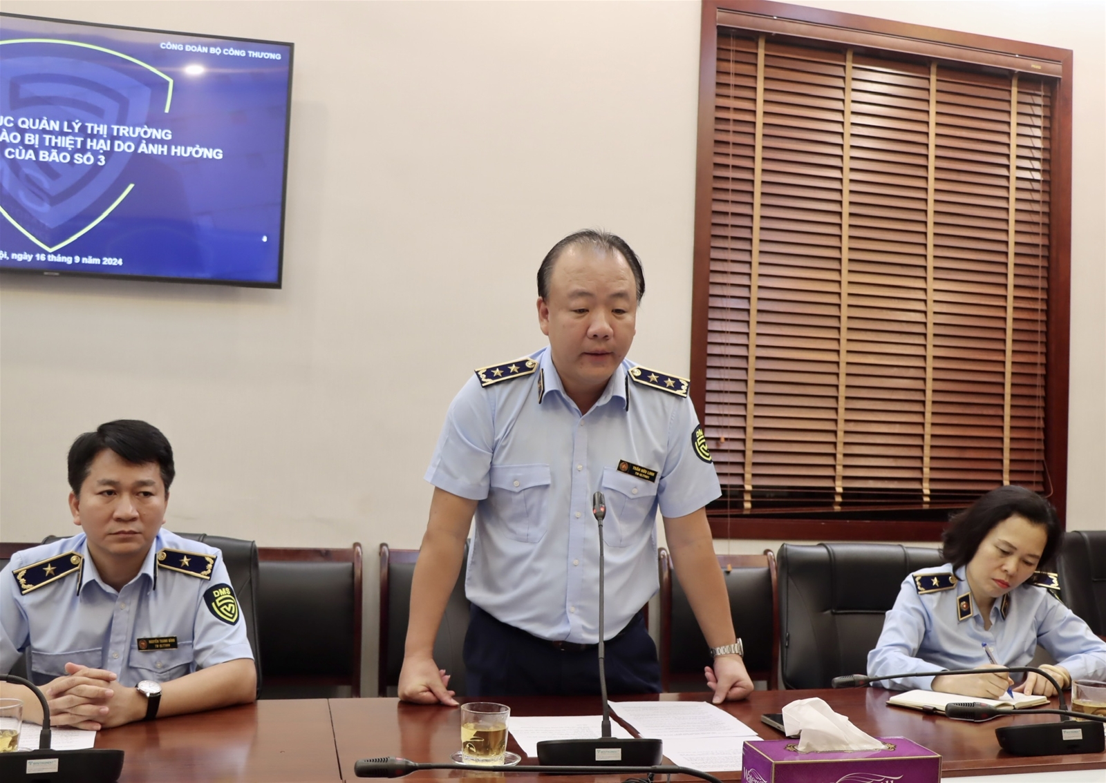 Hơn 2,3 tỷ đồng được lực lượng Quản lý thị trường ủng hộ người dân bị ảnh hưởng bởi bão, lũ