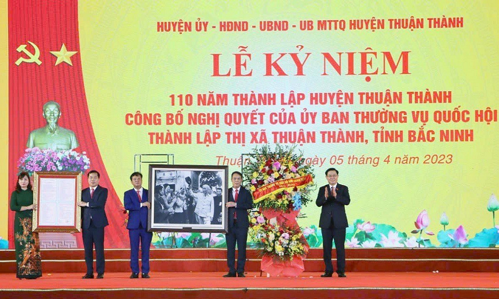 Toàn cảnh Lễ công bố thành lập thị xã Thuận Thành của tỉnh Bắc Ninh