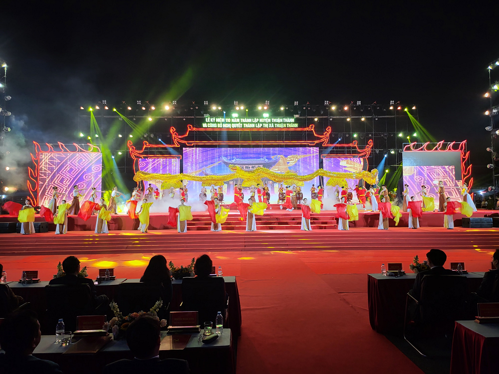 Toàn cảnh Lễ công bố thành lập thị xã Thuận Thành của tỉnh Bắc Ninh