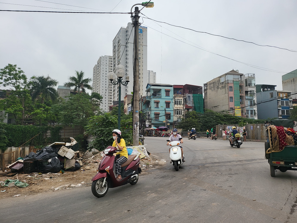 Hà Đông - Hà Nội: Rác thải ngổn ngang, nhếch nhác tại đường Ngô Quyền