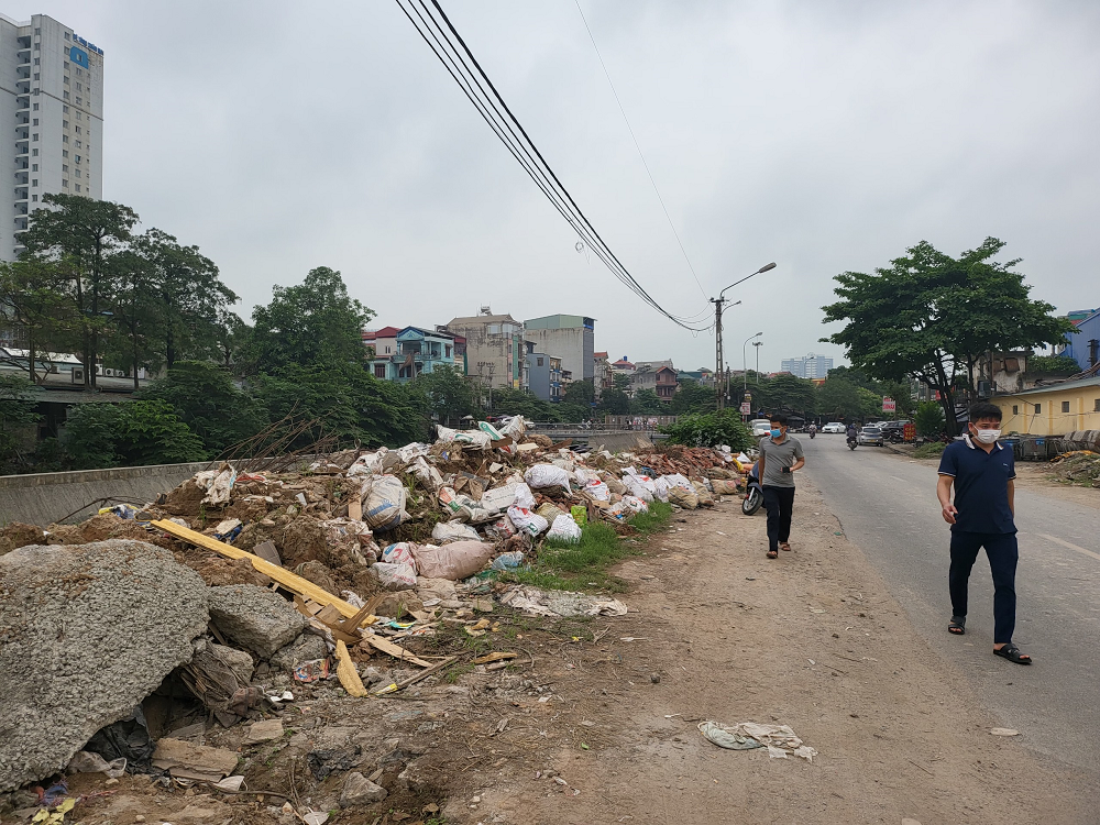 Hà Đông - Hà Nội: Rác thải ngổn ngang, nhếch nhác tại đường Ngô Quyền