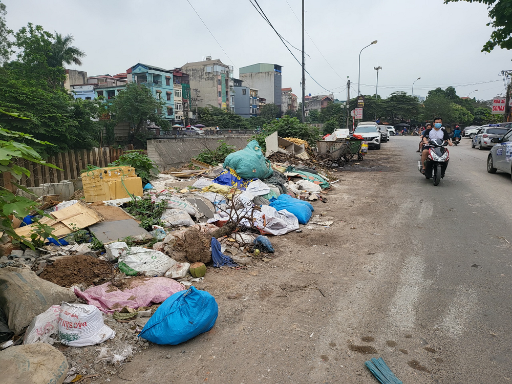Hà Đông - Hà Nội: Rác thải ngổn ngang, nhếch nhác tại đường Ngô Quyền