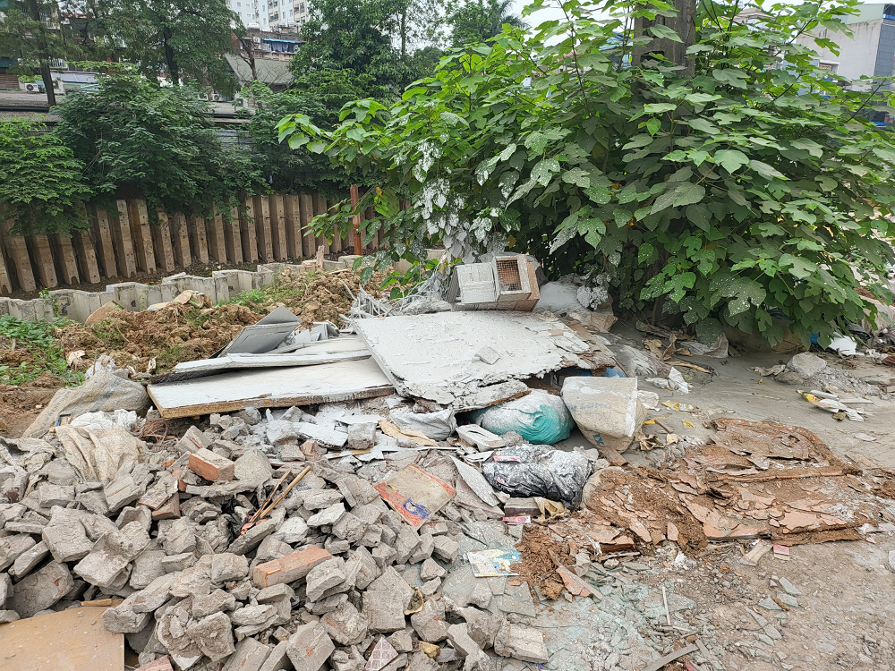 Hà Đông - Hà Nội: Rác thải ngổn ngang, nhếch nhác tại đường Ngô Quyền