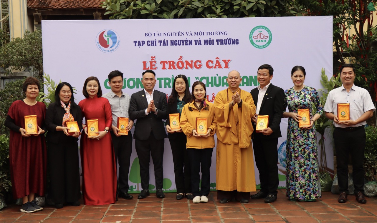 Tạp chí Tài nguyên và Môi trường trồng 1008 cây tại chùa Phật Tích Trúc Lâm Bản Giốc, Cao Bằng