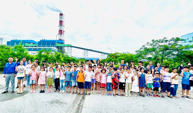 Công ty Nhiệt điện Thái Bình: Tuyên dương và khen thưởng cho học sinh đạt thành tích cao