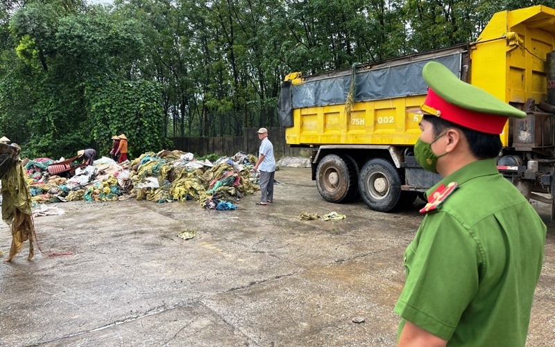 Phát hiện công ty xả chất thải rắn ra môi trường tại Thừa Thiên Huế