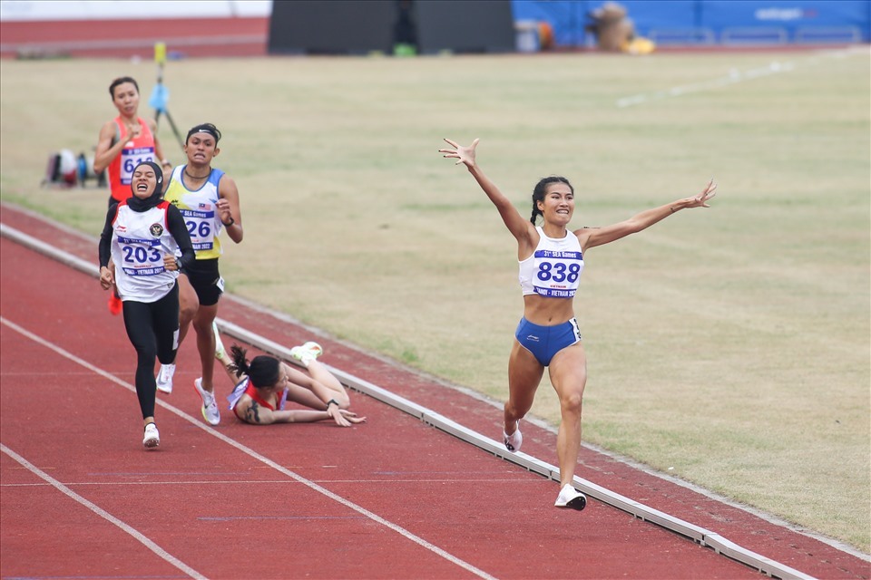Thêm 4 HCV vàng, điền kinh Việt Nam 13 lần ăn mừng ở SEA Games 31