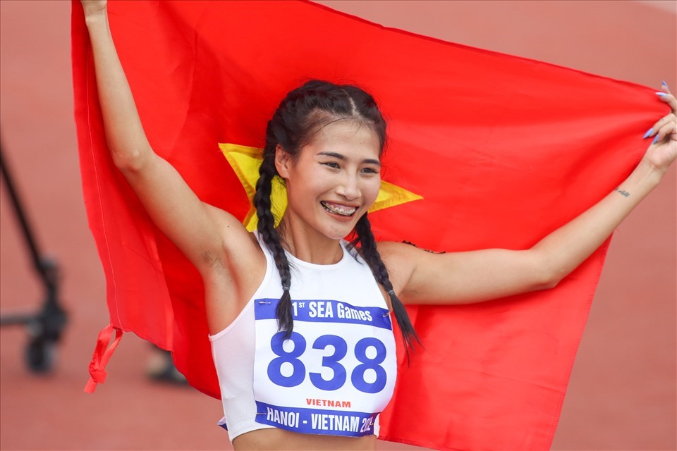 Thêm 4 HCV vàng, điền kinh Việt Nam 13 lần ăn mừng ở SEA Games 31