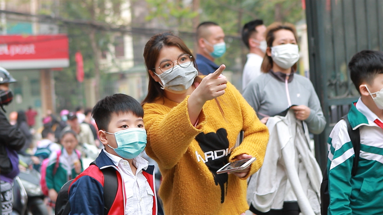 Hà Nội: Gần 1 năm học online, học sinh khối 1-6 nội thành đã được đến trường