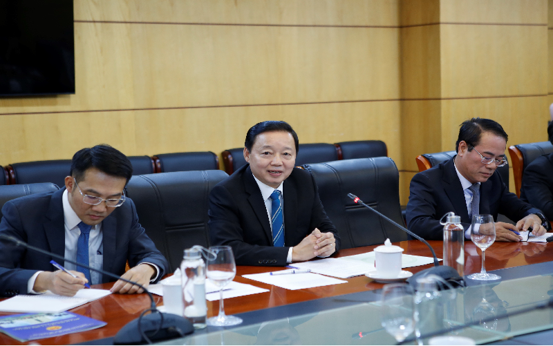 Bộ trưởng Trần Hồng Hà làm việc với Đại sứ Liên minh Châu Âu (EU) tại Việt Nam trước thềm Hội nghị COP27