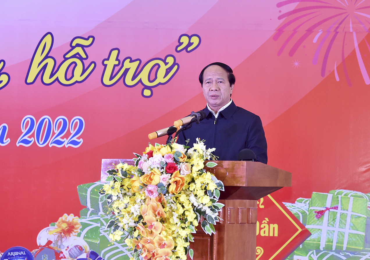 Phó Thủ tướng Lê Văn Thành vui 