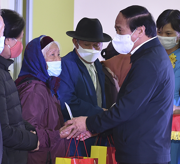 Phó Thủ tướng Lê Văn Thành vui 