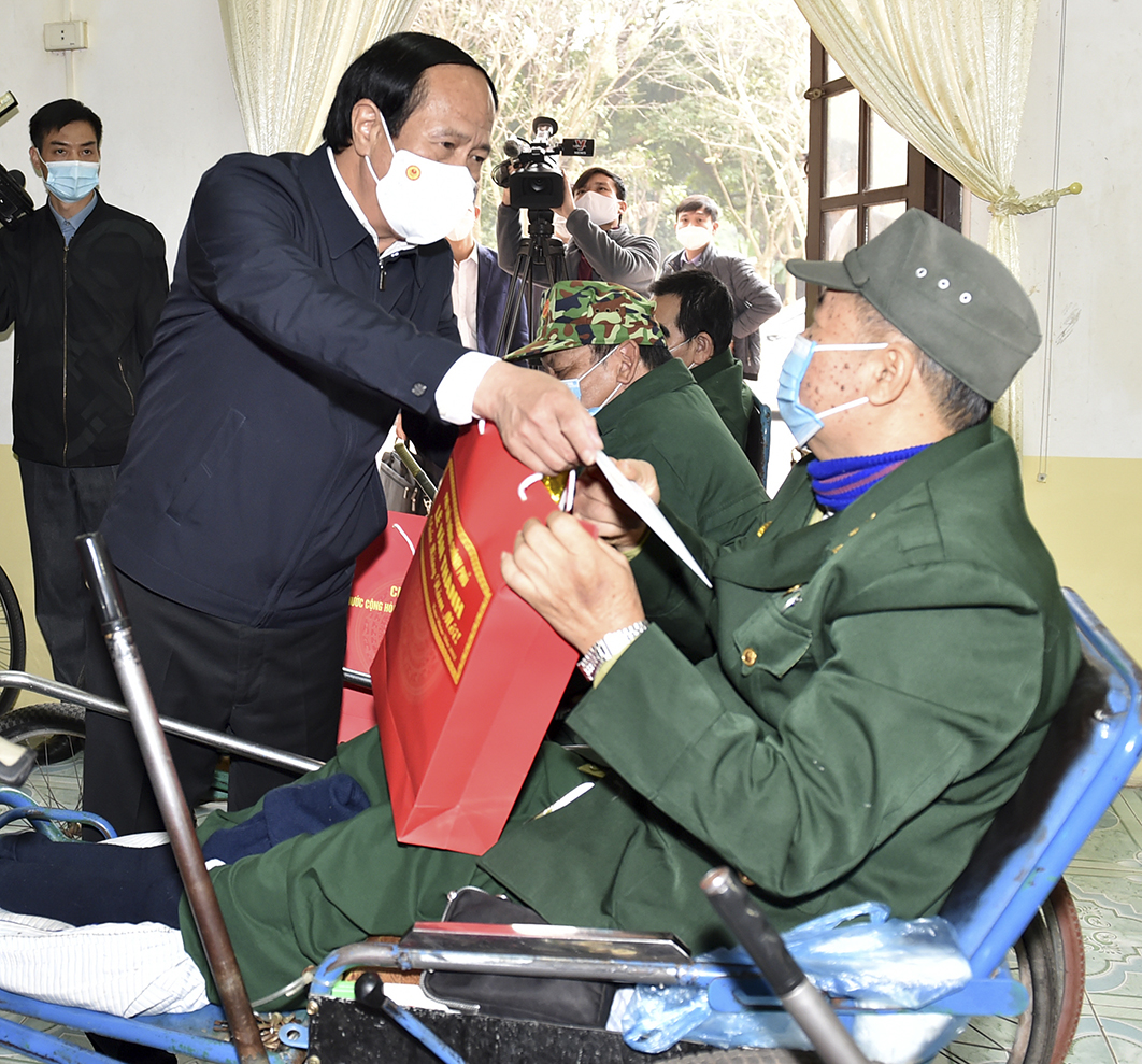 Phó Thủ tướng Lê Văn Thành vui 