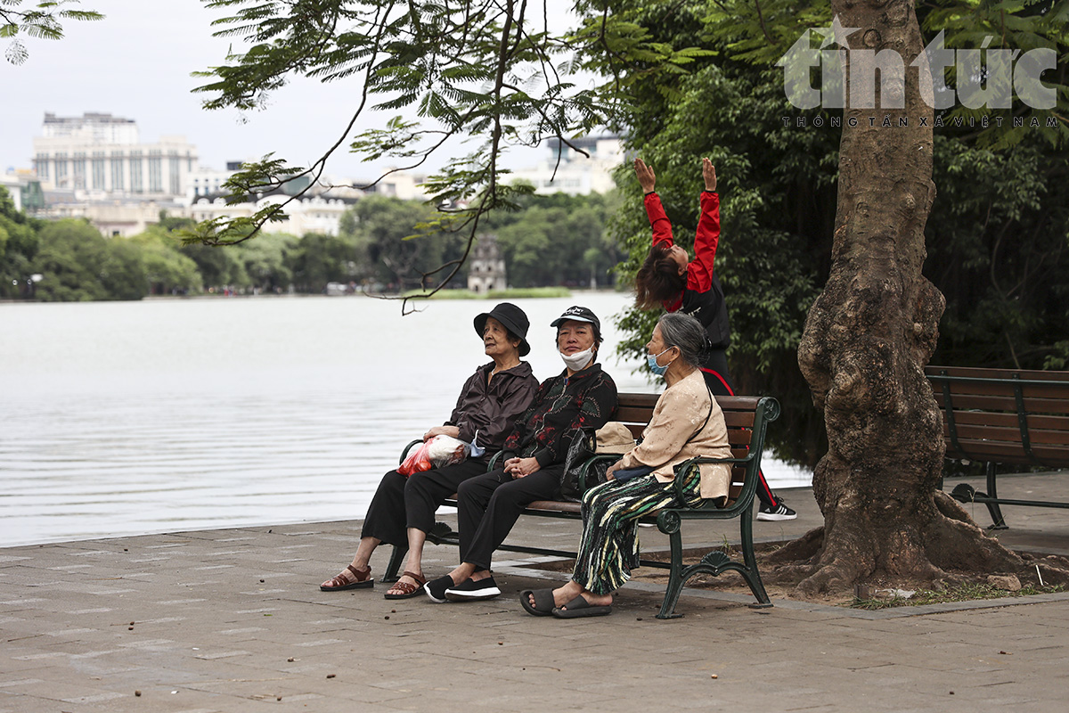 Người Hà Nội thích thú đón gió lạnh đầu mùa 