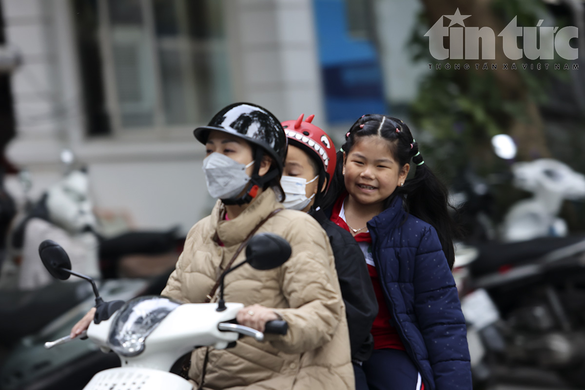 Người Hà Nội thích thú đón gió lạnh đầu mùa 