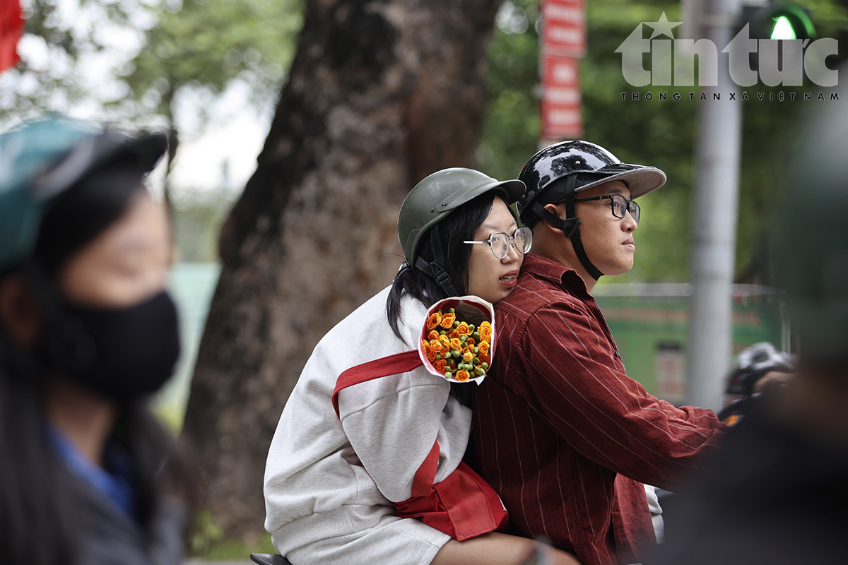 Người Hà Nội thích thú đón gió lạnh đầu mùa 