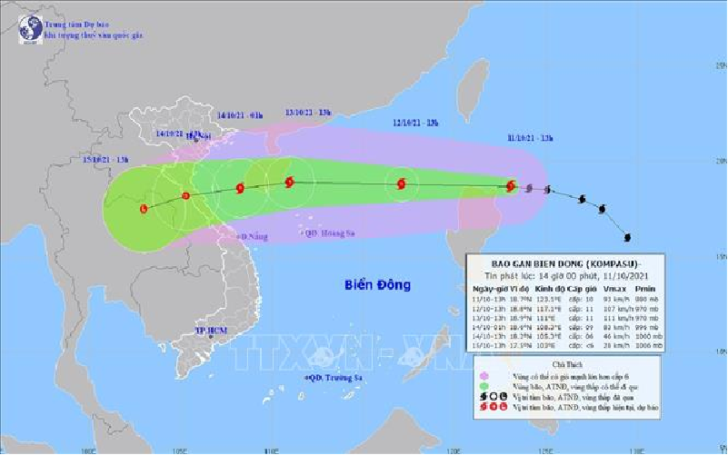 Đêm nay 11/10, bão Kompasu sẽ đi vào Biển Đông và mạnh thêm