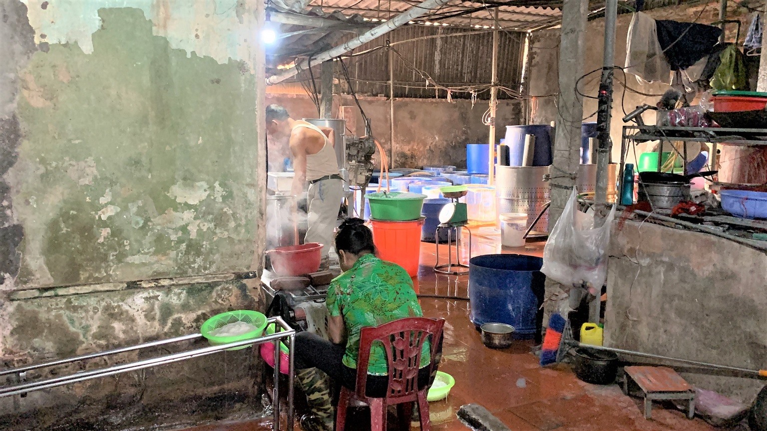 Xử phạt chủ xưởng bún ở Hải Dương hoạt động không phép, xả thải gây ô nhiễm