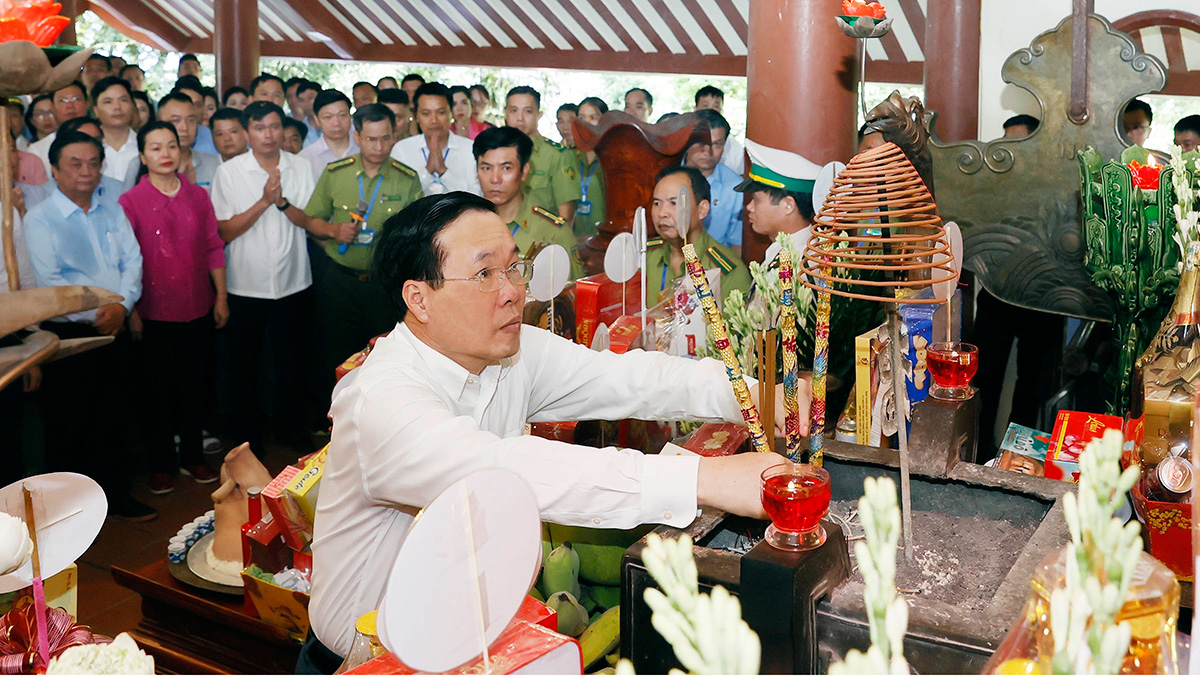 Chủ tịch nước Võ Văn Thưởng dâng hương tưởng niệm Chủ tịch Hồ Chí Minh