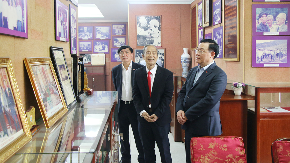 Chủ tịch Quốc hội Vương Đình Huệ tưởng nhớ, tri ân cố Chủ tịch Quốc hội Nguyễn Hữu Thọ