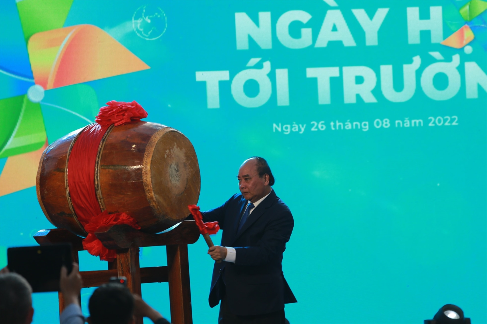 Chủ tịch nước dự ngày tựu trường của 200 học sinh mất cha, mẹ vì COVID-19