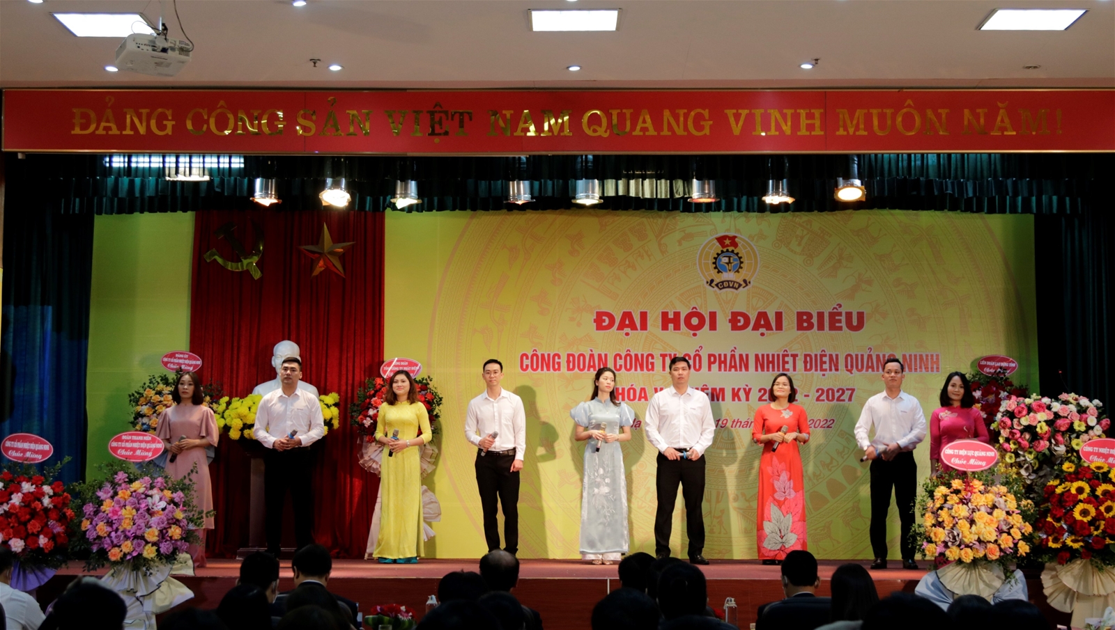 Văn nghệ chào mừng Đại hội