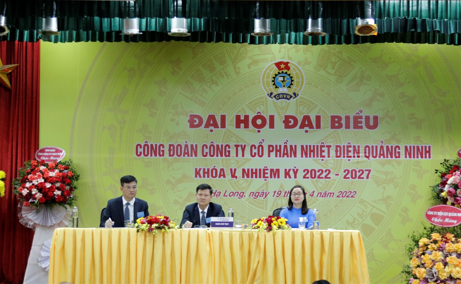 Đoàn chủ tịch Đại hội 