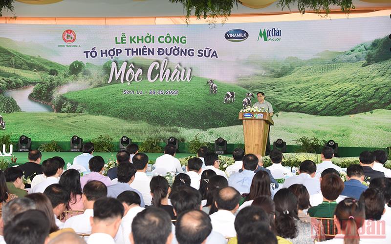 Thủ tướng Phạm Minh Chính dự Lễ khởi công Dự án Tổ hợp thiên đường sữa Mộc Châu