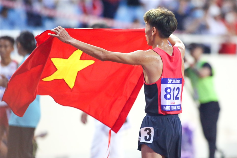 Thêm 4 HCV vàng, điền kinh Việt Nam 13 lần ăn mừng ở SEA Games 31