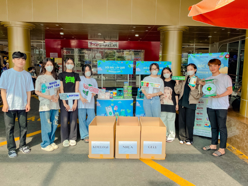 Sinh viên Đại học Văn Lang tham gia chương trình