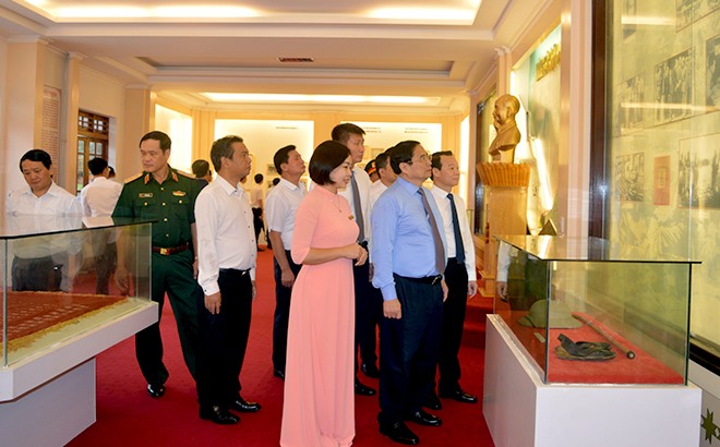 Thủ tướng làm việc với lãnh đạo chủ chốt Yên Bái về phát triển kinh tế