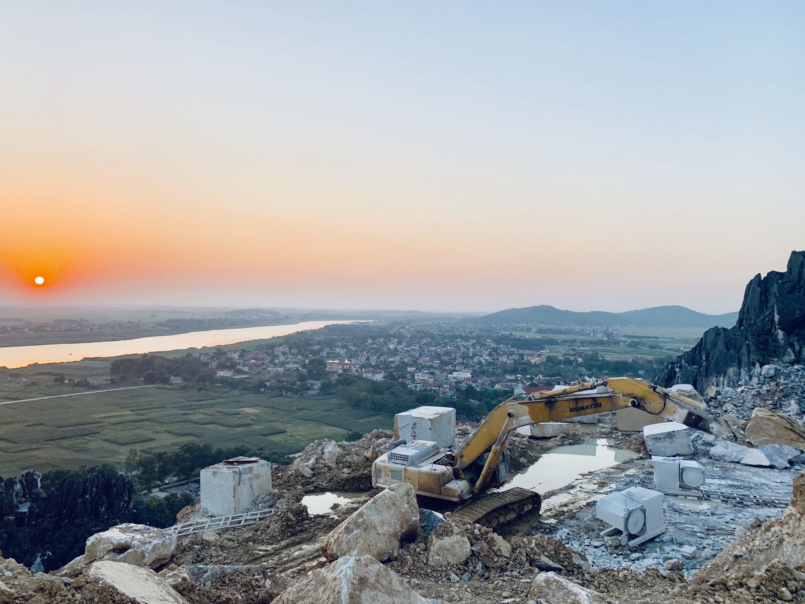 Hành vi của FLC Stone được Thanh Hoá xác định là xâm hại đến lợi ích của nhà nước trên phần đất nằm ngoài chỉ giới được phép khai thác