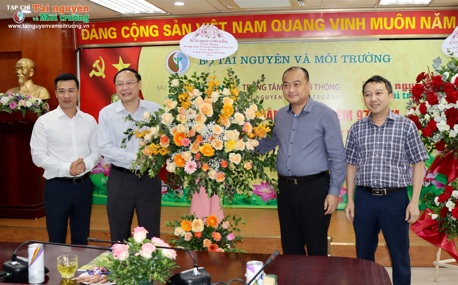 Thứ trưởng Bộ TN&MT Lê Công Thành gặp mặt các cơ quan báo chí Bộ TN&MT nhân Kỷ niệm 97 năm ngày Báo chí Cách mạng Việt Nam