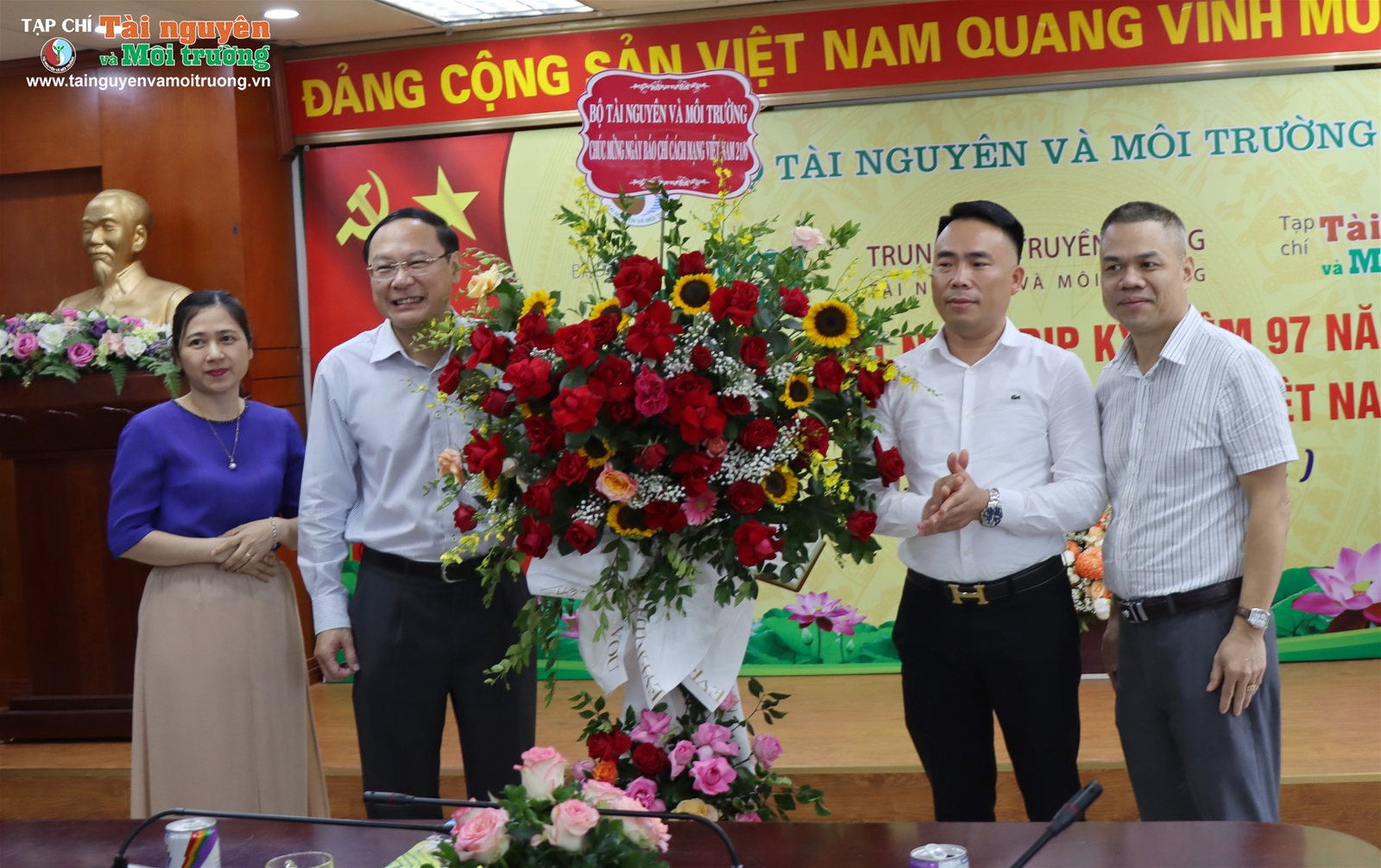 Thứ trưởng Bộ TN&MT Lê Công Thành gặp mặt các cơ quan báo chí Bộ TN&MT nhân Kỷ niệm 97 năm ngày Báo chí Cách mạng Việt Nam