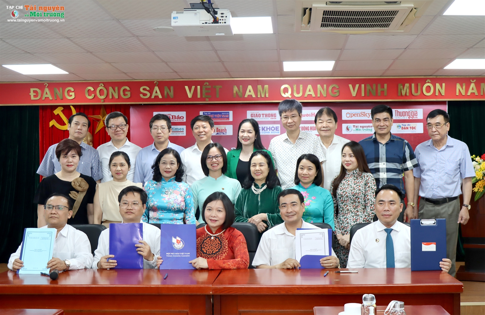 Ký kết thi đua xây dựng môi trường văn hóa trong cơ quan báo chí và văn hóa của người làm báo
