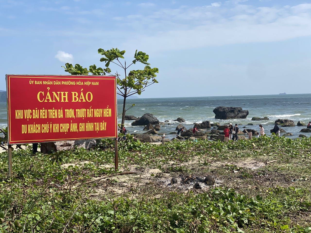 Đà Nẵng phải cắm biển, cử người nhắc khách ăn nhậu xả rác
