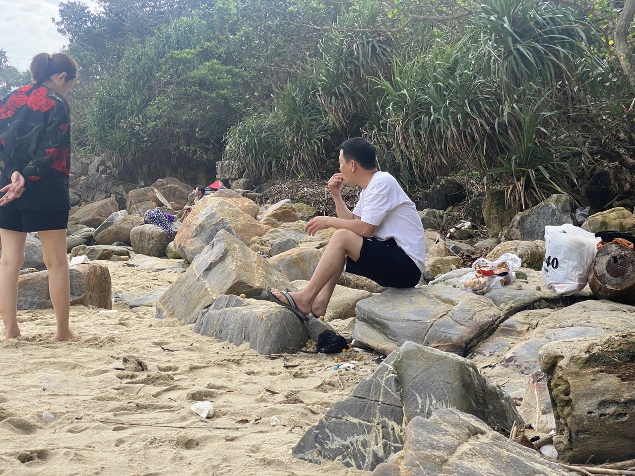 Đà Nẵng phải cắm biển, cử người nhắc khách ăn nhậu xả rác