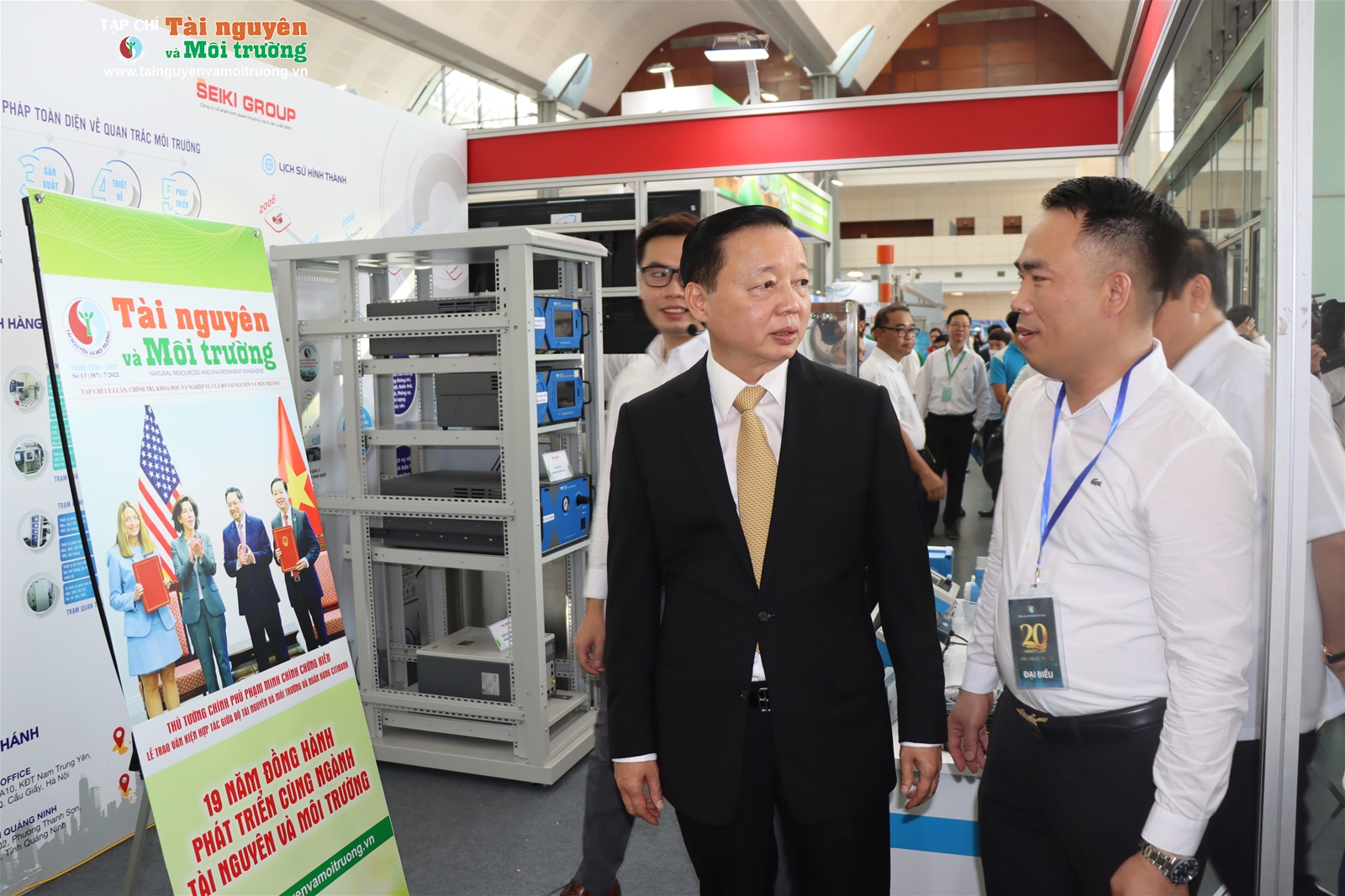 Bộ ảnh Phó Thủ tướng Chính phủ Nguyễn Văn Thành, Bộ trưởng Bộ TN&MT Trần Hồng Hà cùng lãnh đạo Bộ thăm Triển lãm