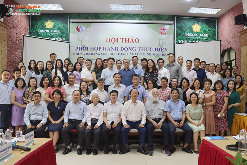 Bộ ảnh Phó Thủ tướng Chính phủ Nguyễn Văn Thành, Bộ trưởng Bộ TN&MT Trần Hồng Hà cùng lãnh đạo Bộ thăm Triển lãm lịch sử hình thành, phát triển và đổi mới ngành TN&MT trong xu thế chuyển đổi số phục v