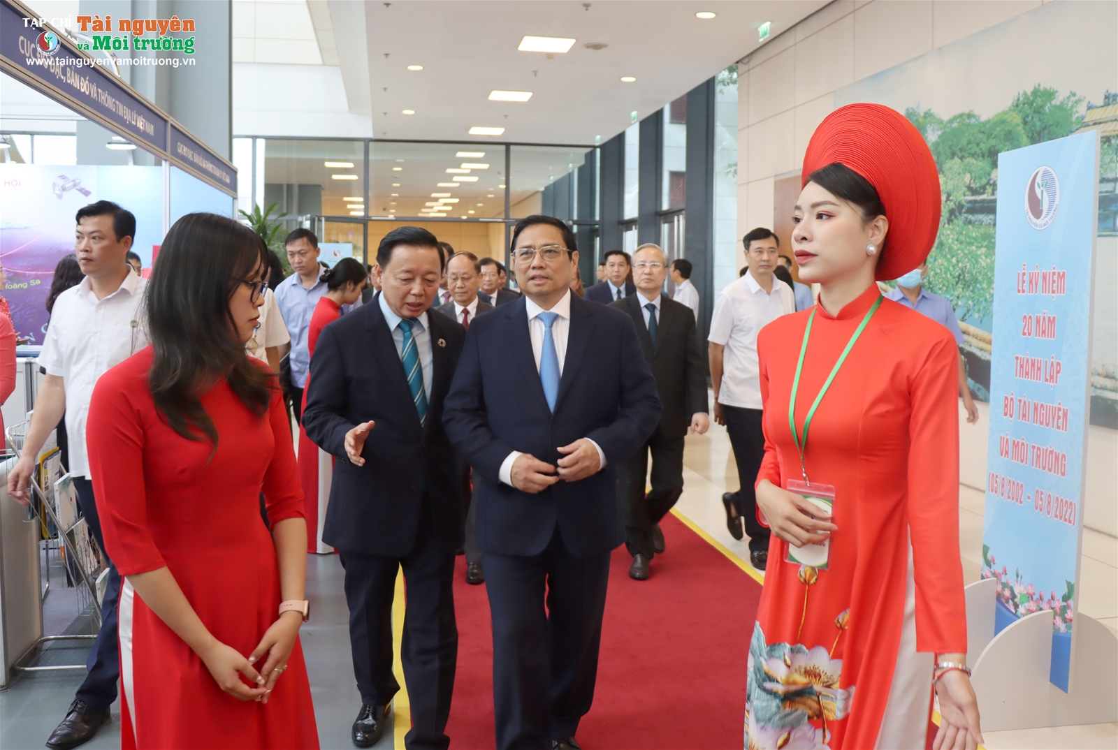 Thủ tướng Chính phủ Phạm Minh Chính đến dự Lễ kỷ niệm 20 năm thành lập Bộ TN&MT và thăm quan Triển lãm những thành tựu của ngành