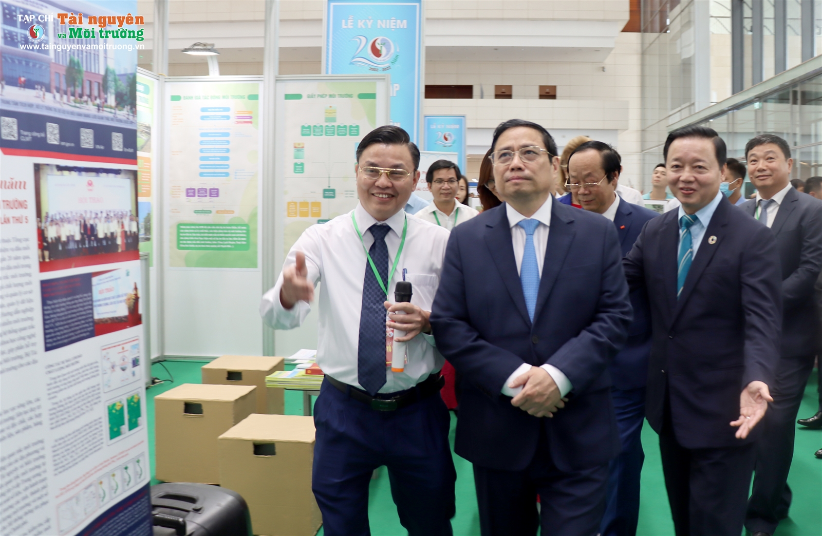 Thủ tướng Chính phủ Phạm Minh Chính đến dự Lễ kỷ niệm 20 năm thành lập Bộ TN&MT và thăm quan Triển lãm những thành tựu của ngành