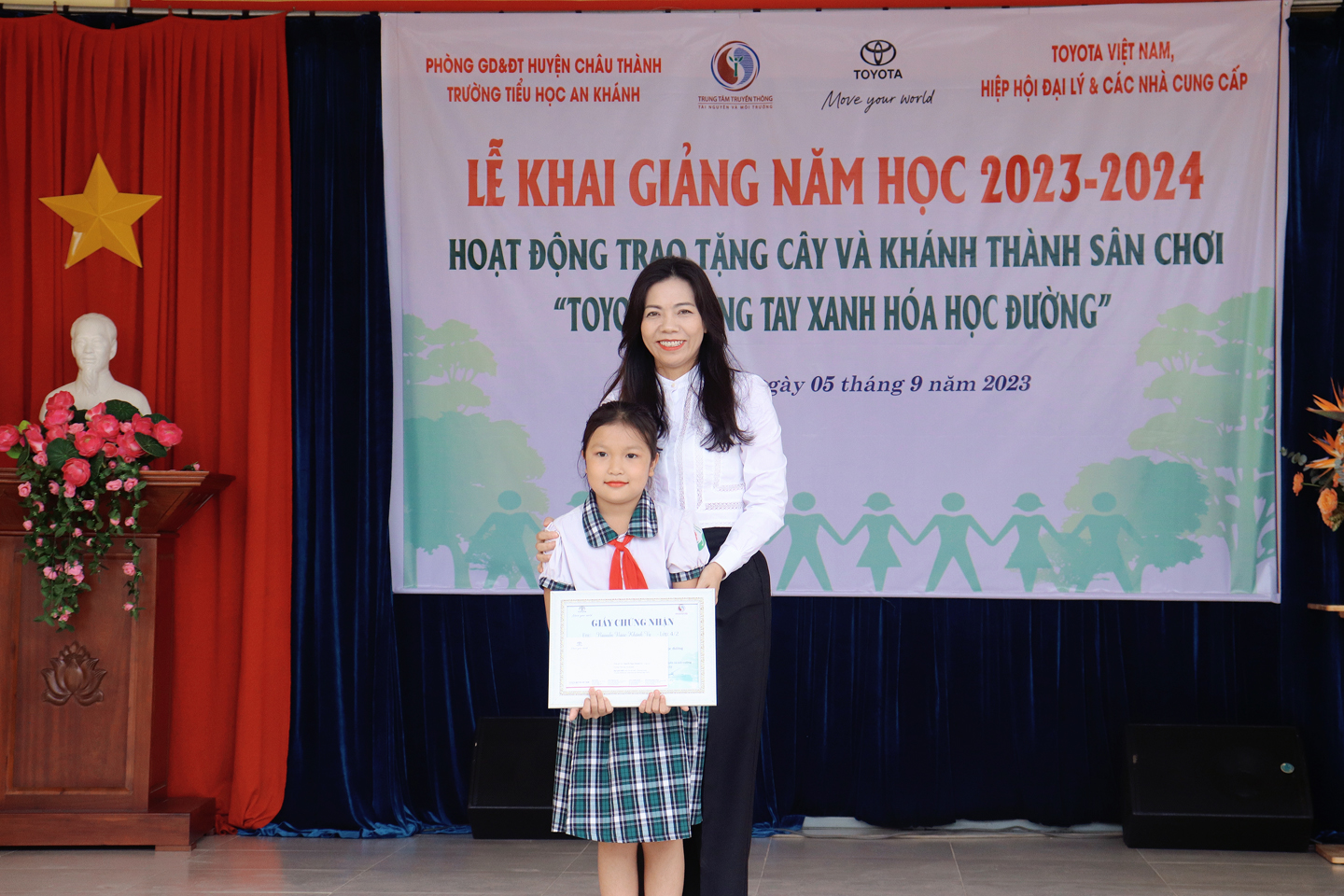 Lễ trao tặng cây xanh và khánh thành sân chơi “Toyota Chung tay xanh hoá học được” năm 2023